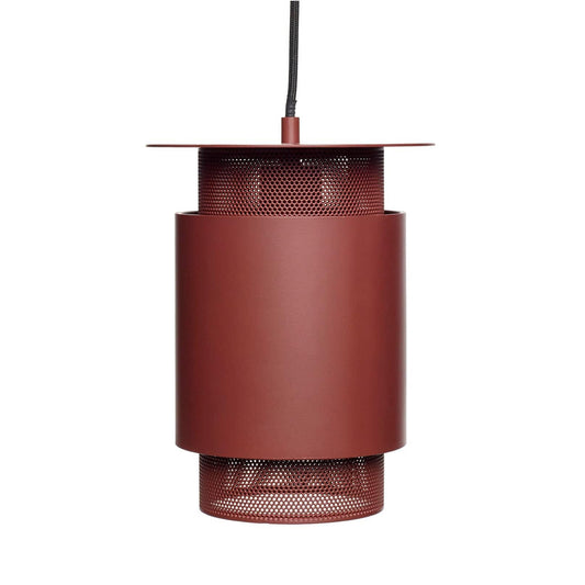 Lustră suspendată roșie din fier, design cilindric cu elemente perforate, stil modern și scandinav, cablu negru subțire.