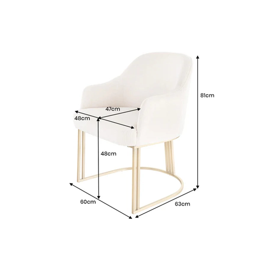 Scaun dining bej din textil chenille, cu brațe, picioare metalice aurii, design modern, dimensiuni 81x63x60 cm.