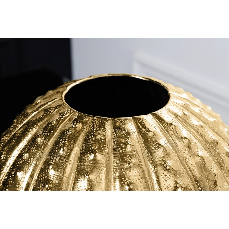 Vaza gold din aluminiu Abstract Invicta Interior